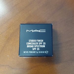 MAC Studio Finish Concealer NW20 New In Box